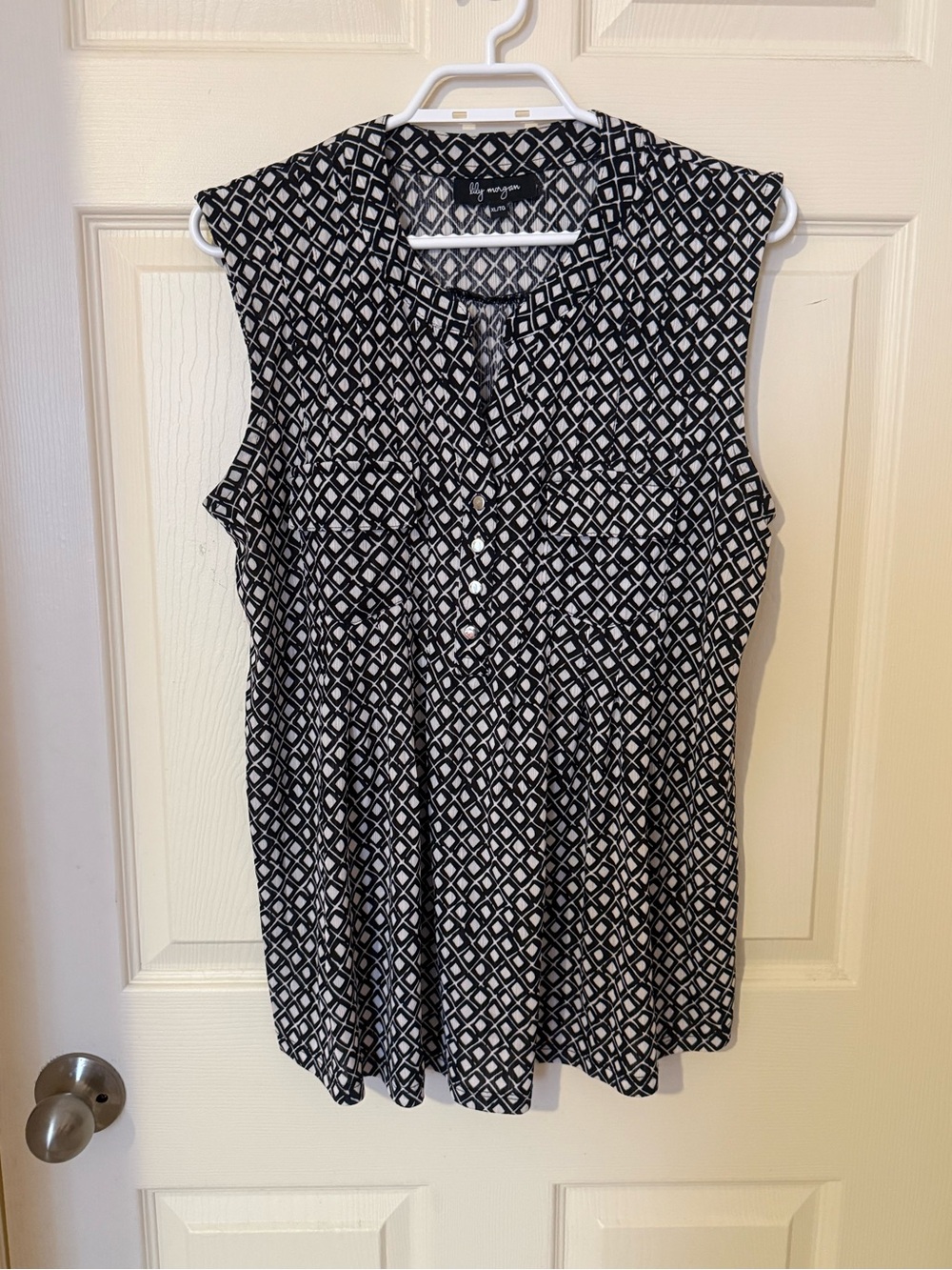 Sleeveless Geometric Black and White Camisole